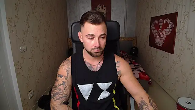 Snapshot of DuncanStone chatting on 19, 12, 2024 DuncanStone online show from 19, 12, 2024