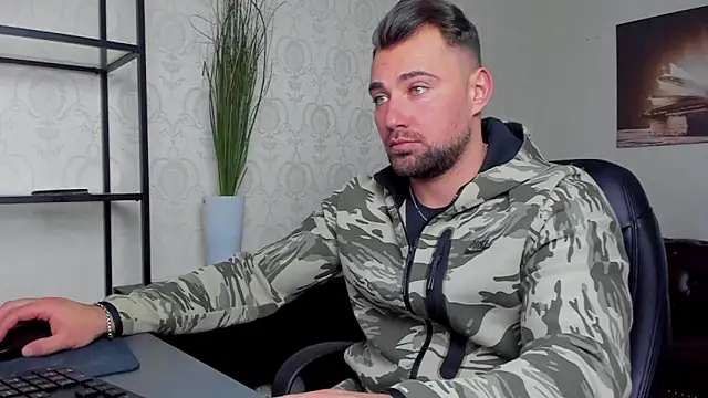 Snapshot of DuncanStone chatting on 3, 2, 2025 DuncanStone online show from 3, 2, 2025