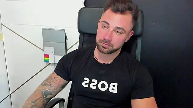 Snapshot of DuncanStone chatting on 4, 2, 2025 DuncanStone online show from 4, 2, 2025