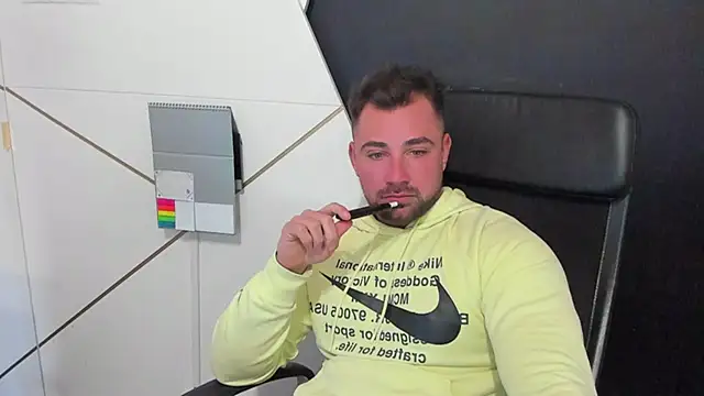 Snapshot of DuncanStone chatting on 5, 2, 2025 DuncanStone online show from 5, 2, 2025