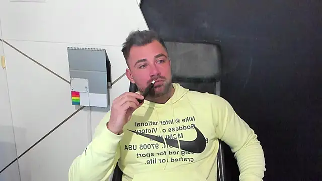 Snapshot of DuncanStone chatting on 5, 2, 2025 DuncanStone online show from 5, 2, 2025