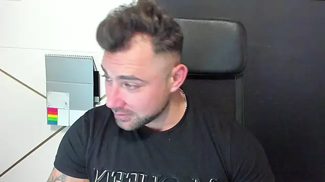 Snapshot of DuncanStone chatting on 8, 2, 2025 DuncanStone online show from 8, 2, 2025