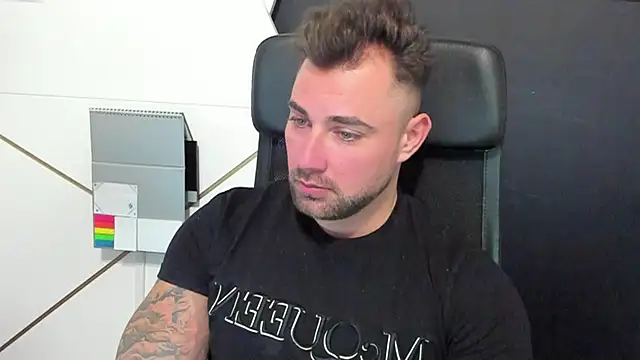 Snapshot of DuncanStone chatting on 8, 2, 2025 DuncanStone online show from 8, 2, 2025