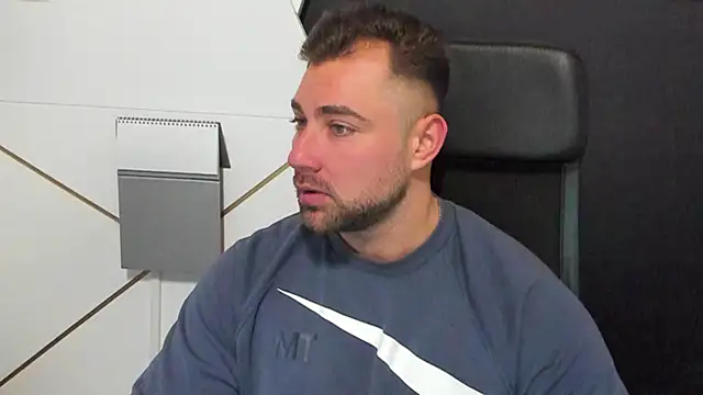 Snapshot of DuncanStone chatting on 9, 2, 2025 DuncanStone online show from 9, 2, 2025