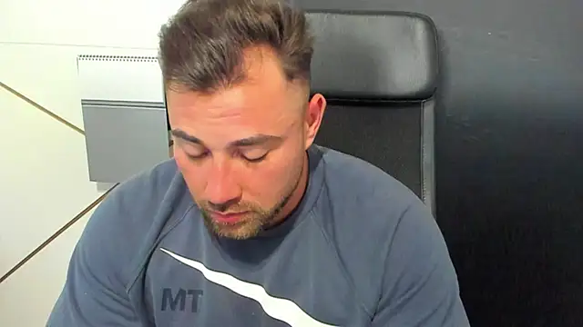 Snapshot of DuncanStone chatting on 9, 2, 2025 DuncanStone online show from 9, 2, 2025