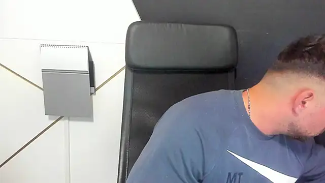 Snapshot of DuncanStone chatting on 9, 2, 2025 DuncanStone online show from 9, 2, 2025