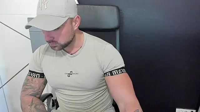 Snapshot of DuncanStone chatting on 12, 2, 2025 DuncanStone online show from 12, 2, 2025