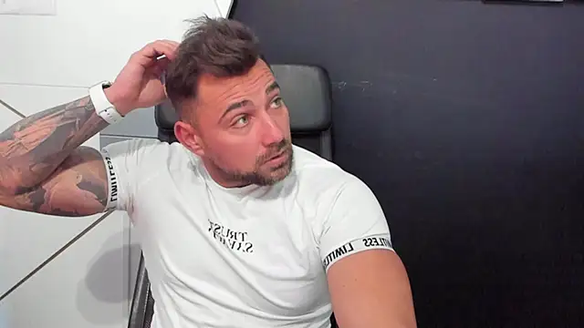 Snapshot of DuncanStone chatting on 20, 2, 2025 DuncanStone online show from 20, 2, 2025