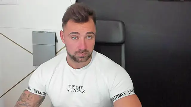 Snapshot of DuncanStone chatting on 20, 2, 2025 DuncanStone online show from 20, 2, 2025