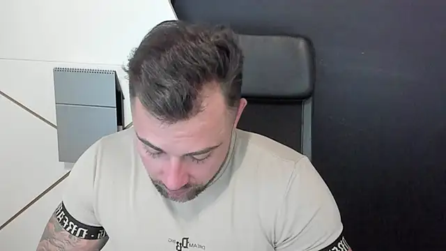 Snapshot of DuncanStone chatting on 27, 2, 2025 DuncanStone online show from 27, 2, 2025