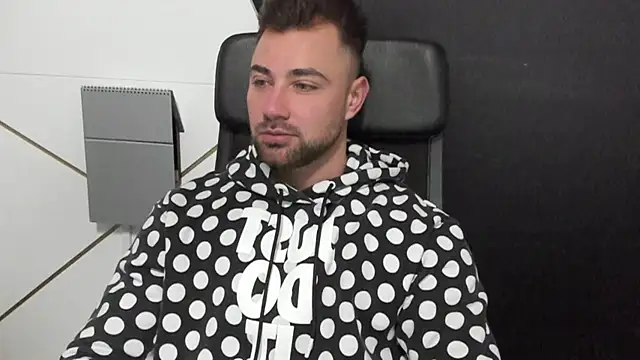 Snapshot of DuncanStone chatting on 3, 3, 2025 DuncanStone online show from 3, 3, 2025