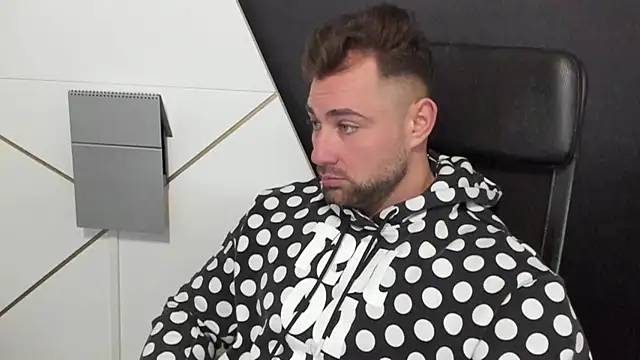 Snapshot of DuncanStone chatting on 3, 3, 2025 DuncanStone online show from 3, 3, 2025