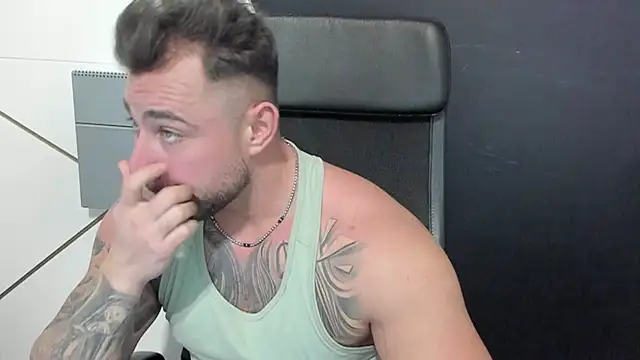 Snapshot of DuncanStone chatting on 4, 3, 2025 DuncanStone online show from 4, 3, 2025