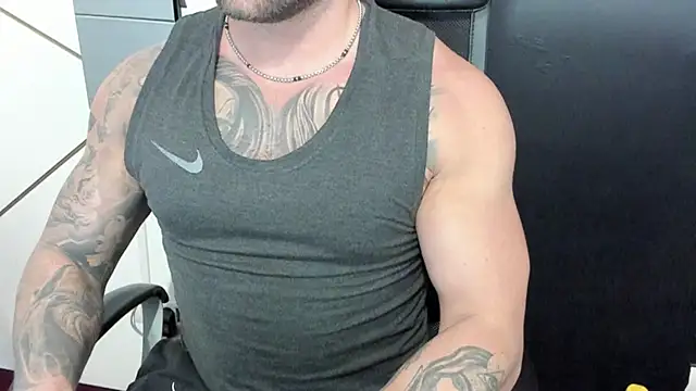 Snapshot of DuncanStone chatting on 4, 3, 2025 DuncanStone online show from 4, 3, 2025