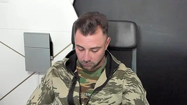 Snapshot of DuncanStone chatting on 8, 3, 2025 DuncanStone online show from 8, 3, 2025