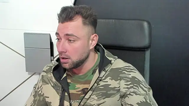 Snapshot of DuncanStone chatting on 8, 3, 2025 DuncanStone online show from 8, 3, 2025