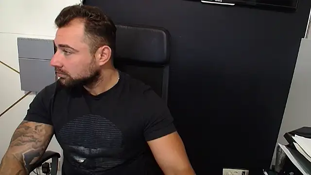 Snapshot of DuncanStone chatting on 10, 9, 2025 DuncanStone online show from 10, 9, 2025