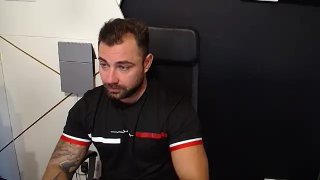 Snapshot of DuncanStone chatting on 11, 9, 2025 DuncanStone online show from 11, 9, 2025