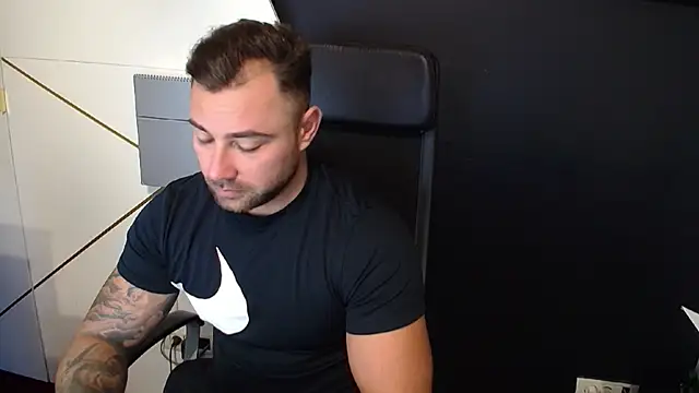 Snapshot of DuncanStone chatting on 16, 9, 2025 DuncanStone online show from 16, 9, 2025