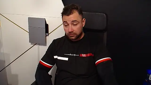 Snapshot of DuncanStone chatting on 19, 9, 2025 DuncanStone online show from 19, 9, 2025