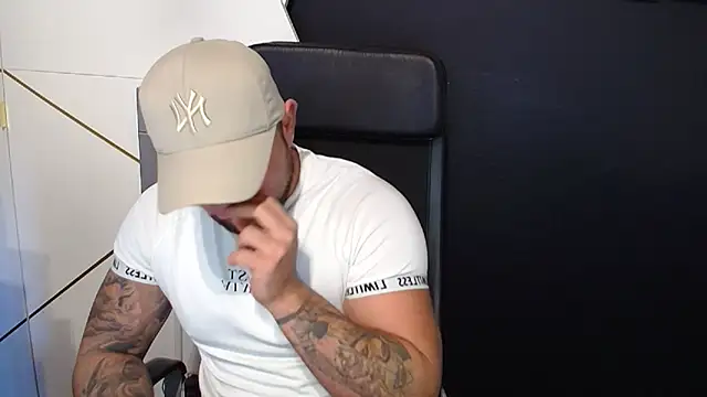 Snapshot of DuncanStone chatting on 24, 9, 2025 DuncanStone online show from 24, 9, 2025