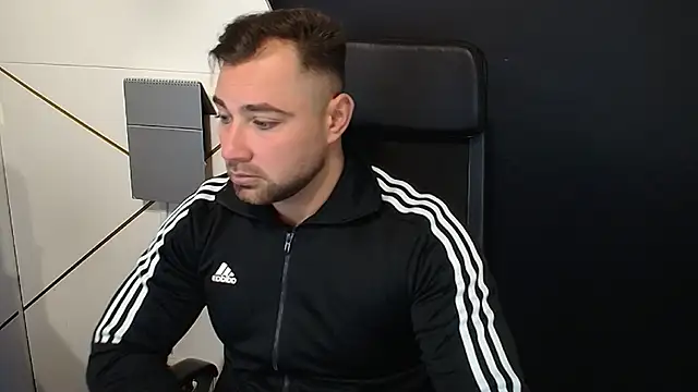 Snapshot of DuncanStone chatting on 16, 10, 2025 DuncanStone online show from 16, 10, 2025