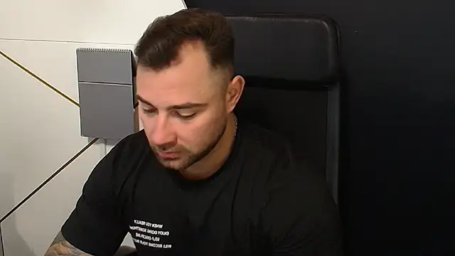 Snapshot of DuncanStone chatting on 18, 10, 2025 DuncanStone online show from 18, 10, 2025