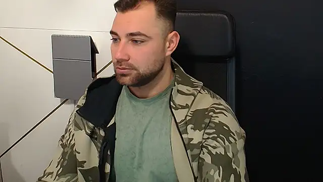 Snapshot of DuncanStone chatting on 19, 10, 2025 DuncanStone online show from 19, 10, 2025