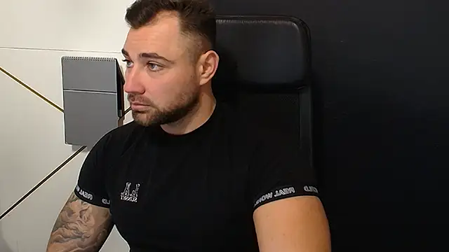 Snapshot of DuncanStone chatting on 26, 10, 2025 DuncanStone online show from 26, 10, 2025