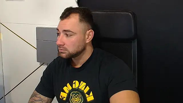 Snapshot of DuncanStone chatting on 30, 10, 2025 DuncanStone online show from 30, 10, 2025