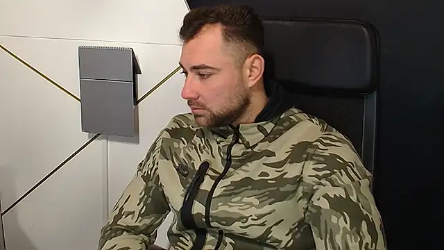 Snapshot of DuncanStone chatting on 3, 11, 2025 DuncanStone online show from 3, 11, 2025