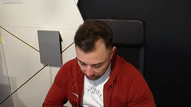 Snapshot of DuncanStone chatting on 7, 11, 2025 DuncanStone online show from 7, 11, 2025