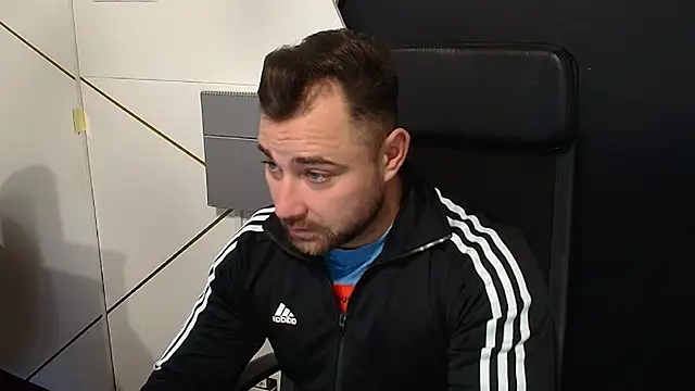 Snapshot of DuncanStone chatting on 11, 11, 2025 DuncanStone online show from 11, 11, 2025