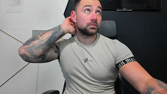 Snapshot of DuncanStone chatting on 1, 12, 2025 DuncanStone online show from 1, 12, 2025