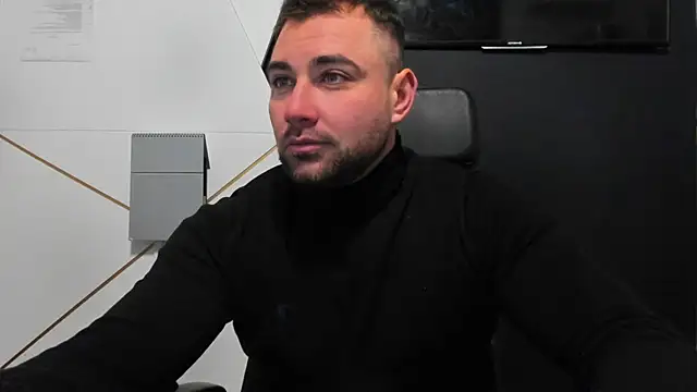 Snapshot of DuncanStone chatting on 4, 12, 2025 DuncanStone online show from 4, 12, 2025