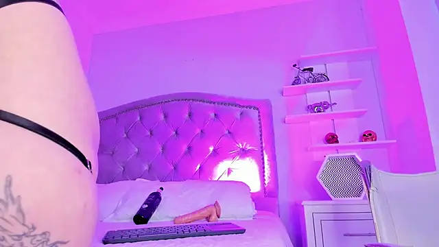 CamileHolmes online show from 16, 1, 2025