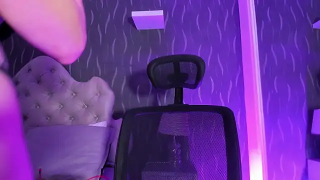 CamileHolmes online show from 22, 1, 2025