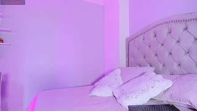 CamileHolmes online show from 4, 3, 2025