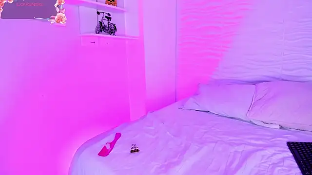 CamileHolmes online show from 18, 10, 2025