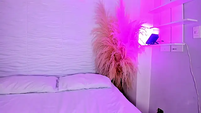 CamileHolmes online show from 13, 1, 2026