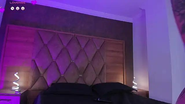 CamileHolmes online show from 10, 4, 2026