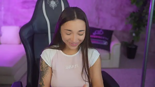 Snapshot of Jasmine_Flow chatting on 25, 10, 2025 Jasmine Flow online show from 25, 10, 2025