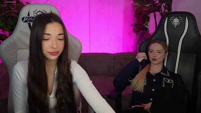 Snapshot of Jasmine_Flow chatting on 4, 12, 2025 Jasmine Flow online show from 4, 12, 2025