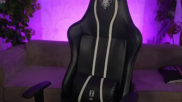 Snapshot of Jasmine_Flow chatting on 16, 12, 2025 Jasmine Flow online show from 16, 12, 2025