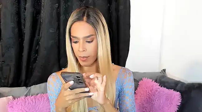 Snapshot of SKYLAROSSE chatting on 22, 12, 2024 SKYLAROSSE online show from 22, 12, 2024