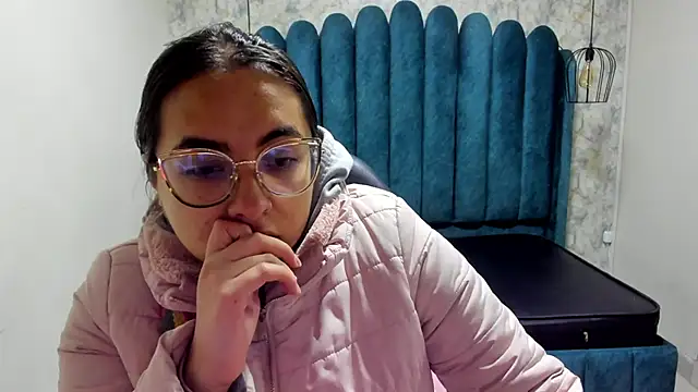 nalalye cruzz  online show from 19, 9, 2025