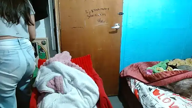 Snapshot of clarisse69 chatting on 4, 12, 2024 clarisse69 online show from 4, 12, 2024