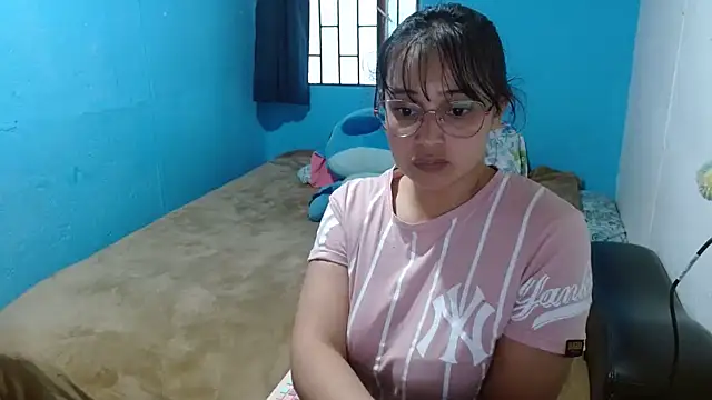 Snapshot of clarisse69 chatting on 17, 12, 2024 clarisse69 online show from 17, 12, 2024