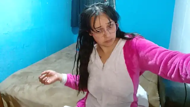 Snapshot of clarisse69 chatting on 18, 12, 2024 clarisse69 online show from 18, 12, 2024