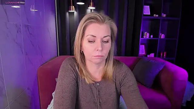 Annie Light online show from 25, 2, 2025